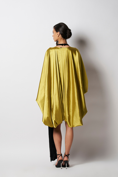 431-88 by Shweta Kapur Kelly Cape Indian designer wear online shopping melange singapore