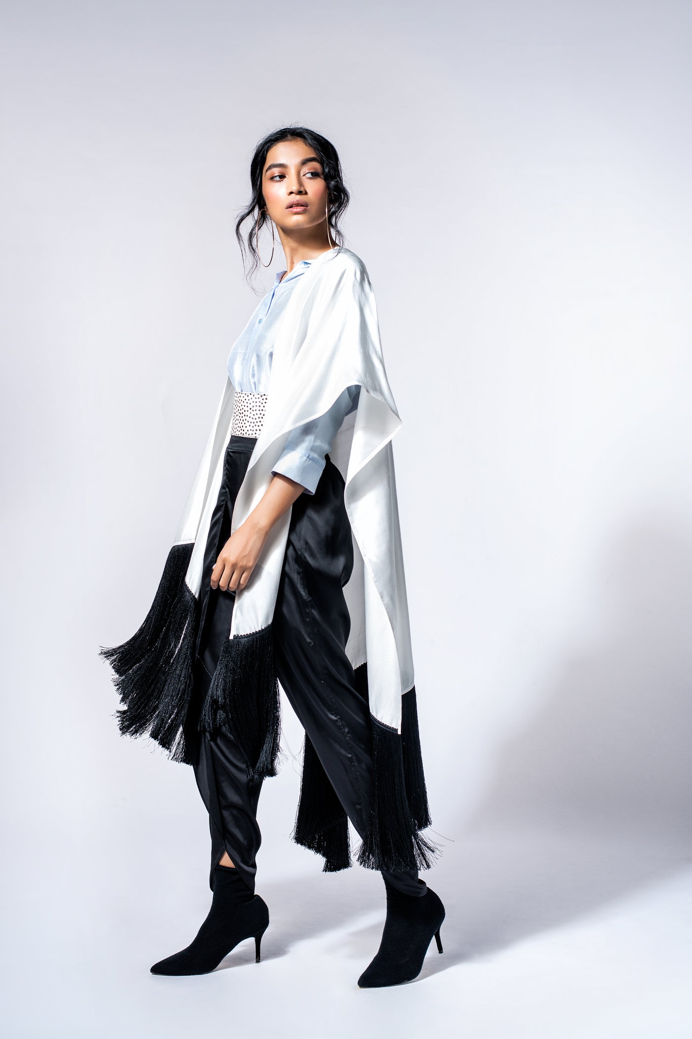 431-88 by Shweta Kapur Mel Cape indian designer wear online shopping melange singapore