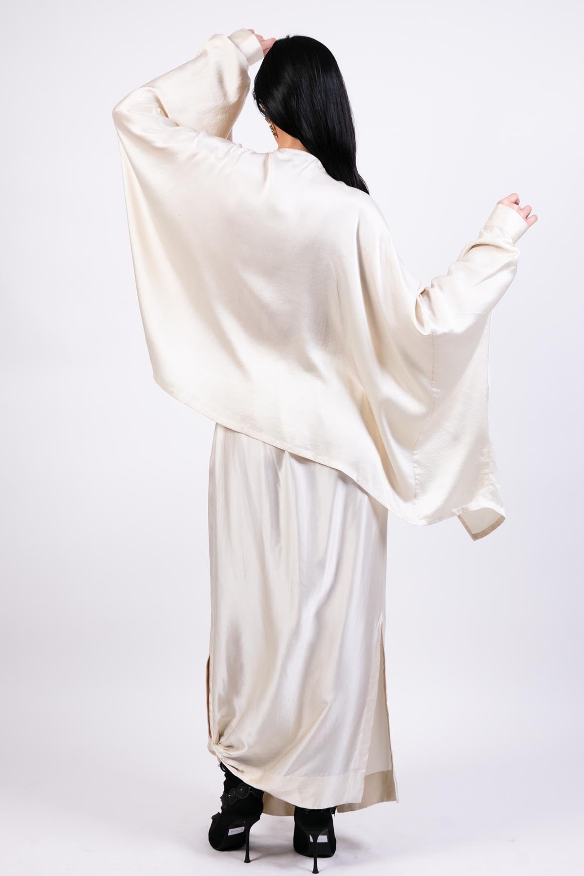 AKOK Ivory Kurta With Lungi Skirt Embroidered Co-ord indian designer wear online shopping melange singapore 