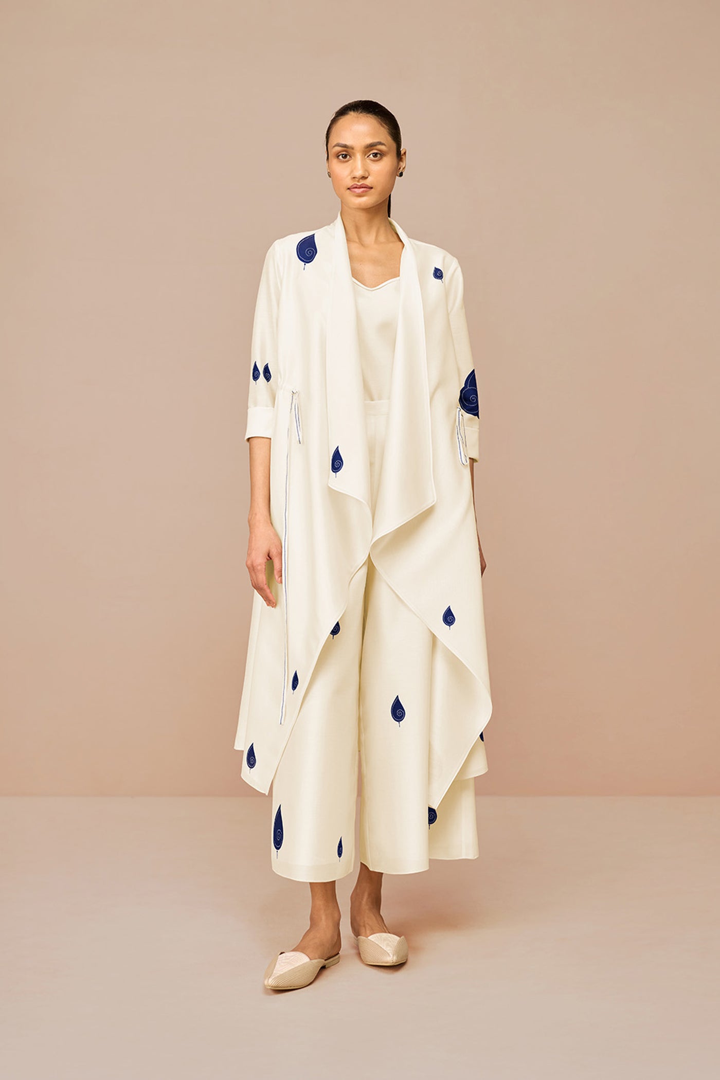 AMPM Zinnia Throw Set Indian designer wear online shopping melange singapore