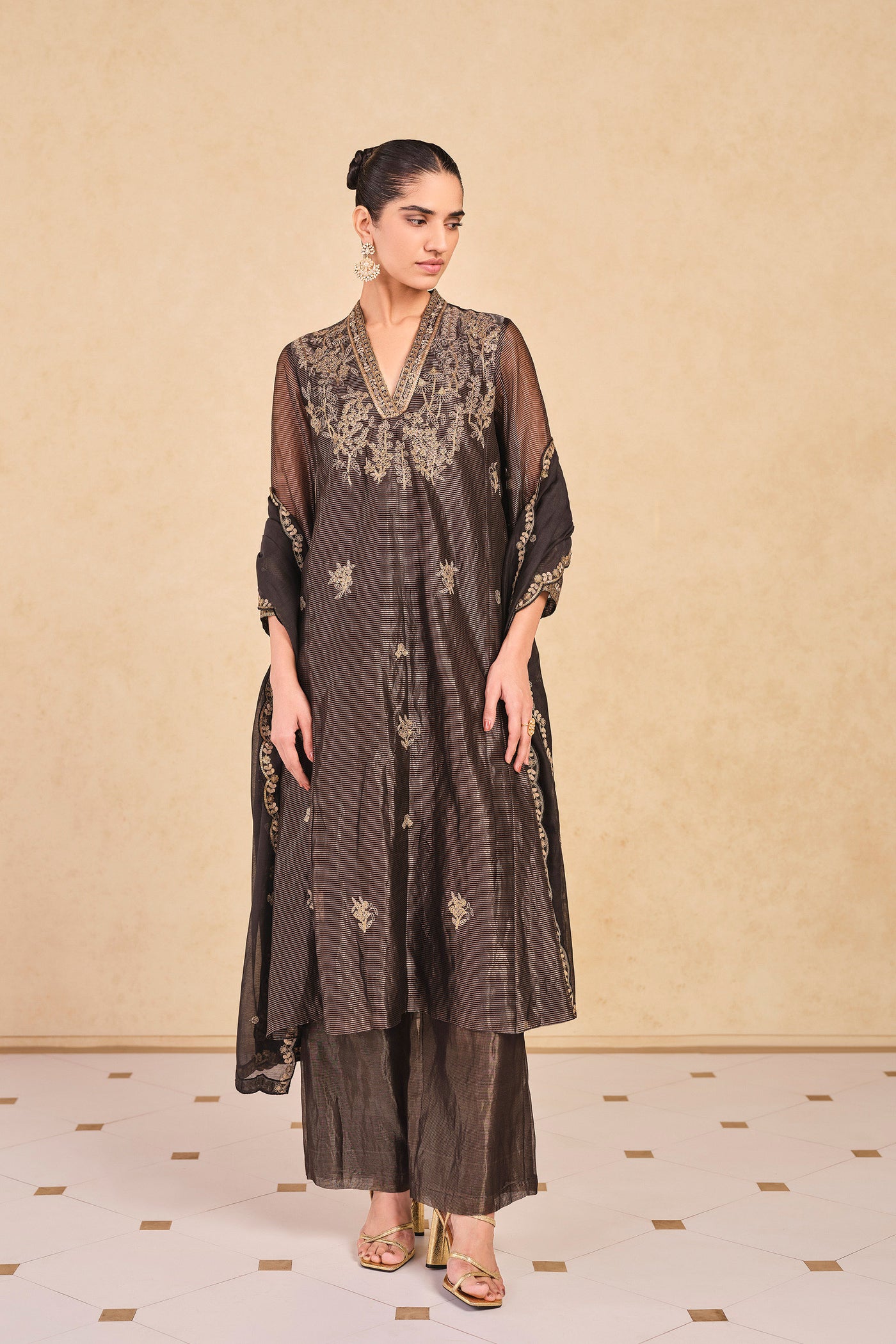 Anita Dongre Arhana Embroidered Zardozi Mul Suit Set Black
 indian designer wear online shopping melange singapore
