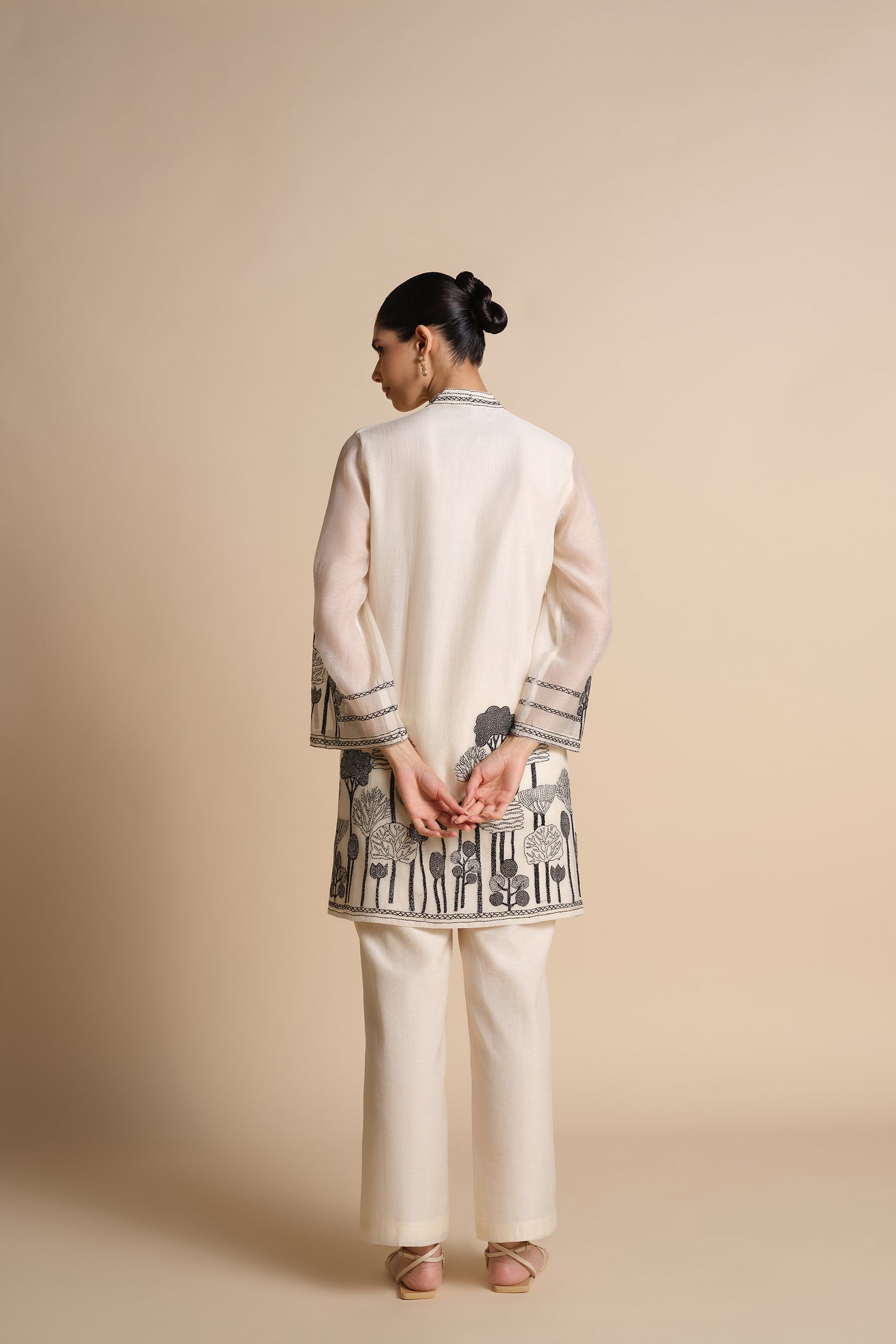 Anita Dongre Guadalupe Hand-embroidered Kantha Mul Co-ord Ivory indian designer wear online shopping melange singapore
