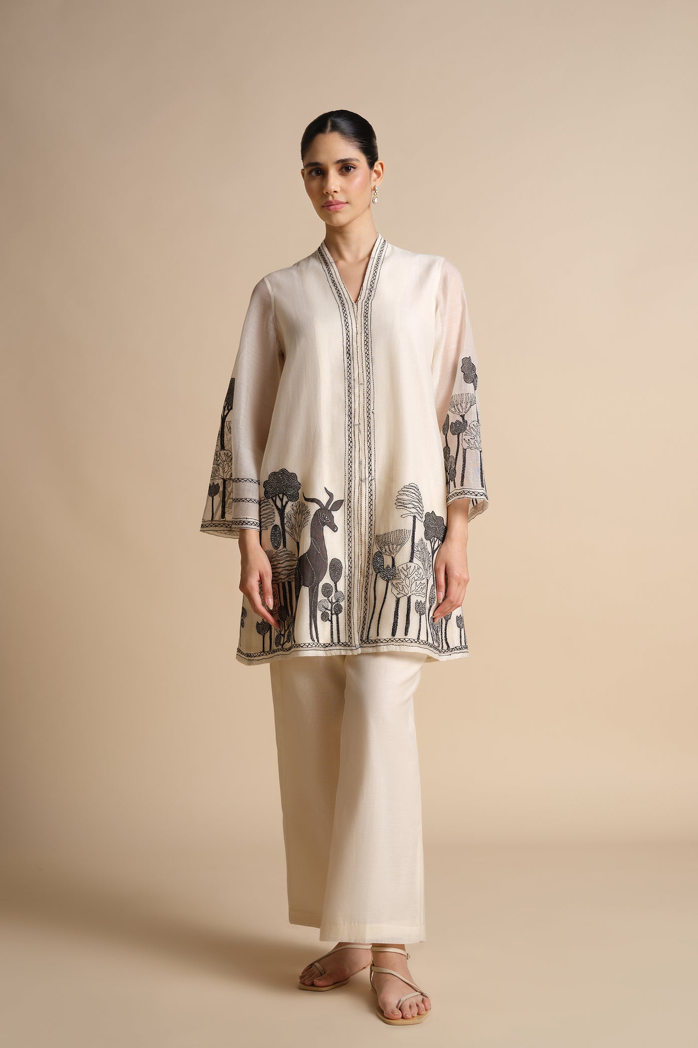 Anita Dongre Guadalupe Hand-embroidered Kantha Mul Co-ord Ivory indian designer wear online shopping melange singapore
