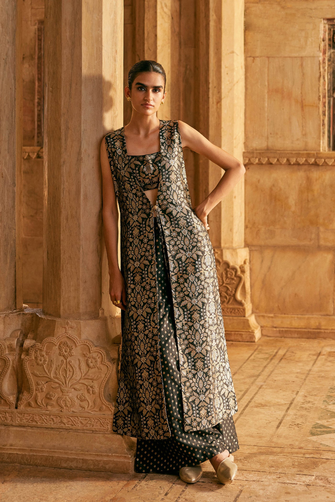 Anita Dongre Kaashin Handwoven Benarasi Silk Tabard Set Black indian designer wear online shopping melange singapore