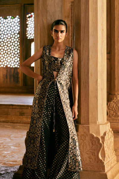 Anita Dongre Kaashin Handwoven Benarasi Silk Tabard Set Black indian designer wear online shopping melange singapore