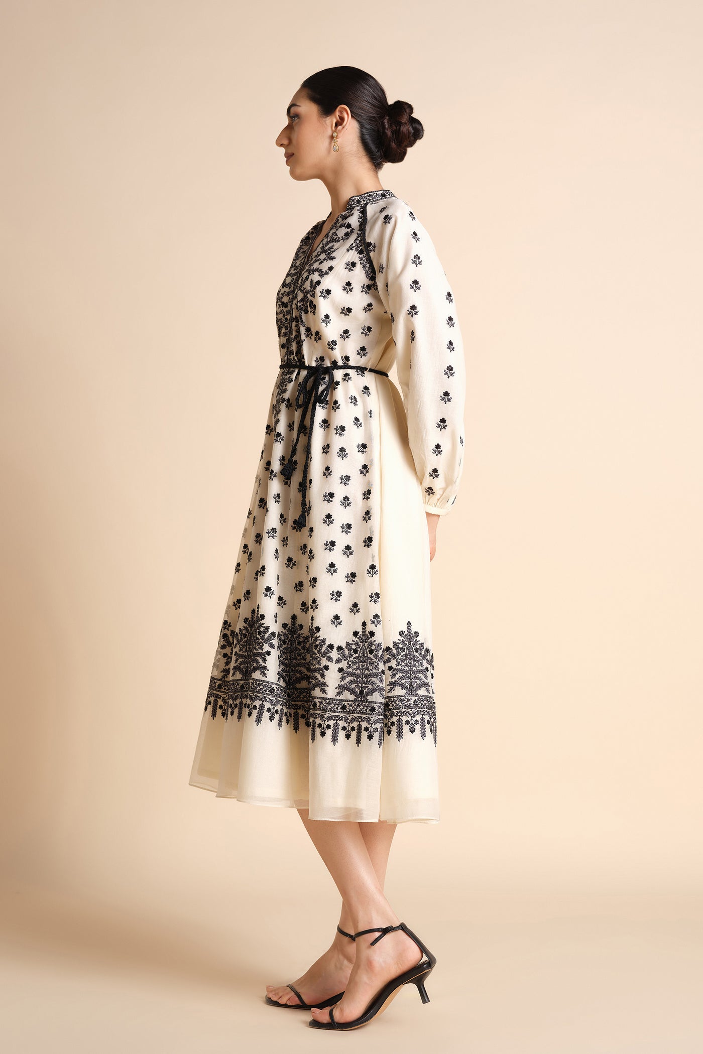 Anita Dongre Sawsan Embroidered Mul Dress White indian designer wear online shopping melange singapore

