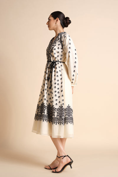 Anita Dongre Sawsan Embroidered Mul Dress White indian designer wear online shopping melange singapore

