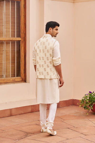 Chhavvi Aggarwal Menswear Ivory Kurta Set With Bundi indian designer wear online shopping melange singapore