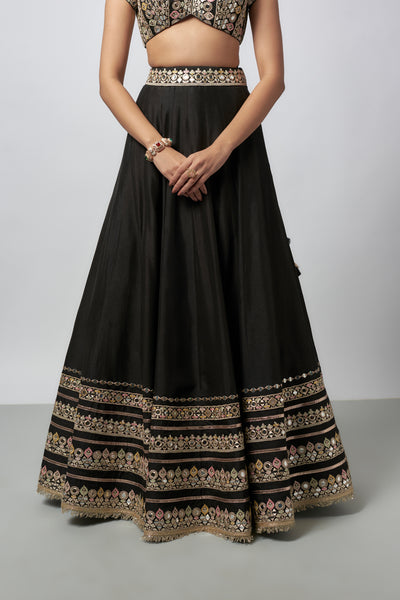 Maanyata Lehenga Set