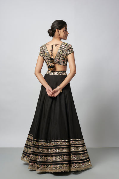 Maanyata Lehenga Set