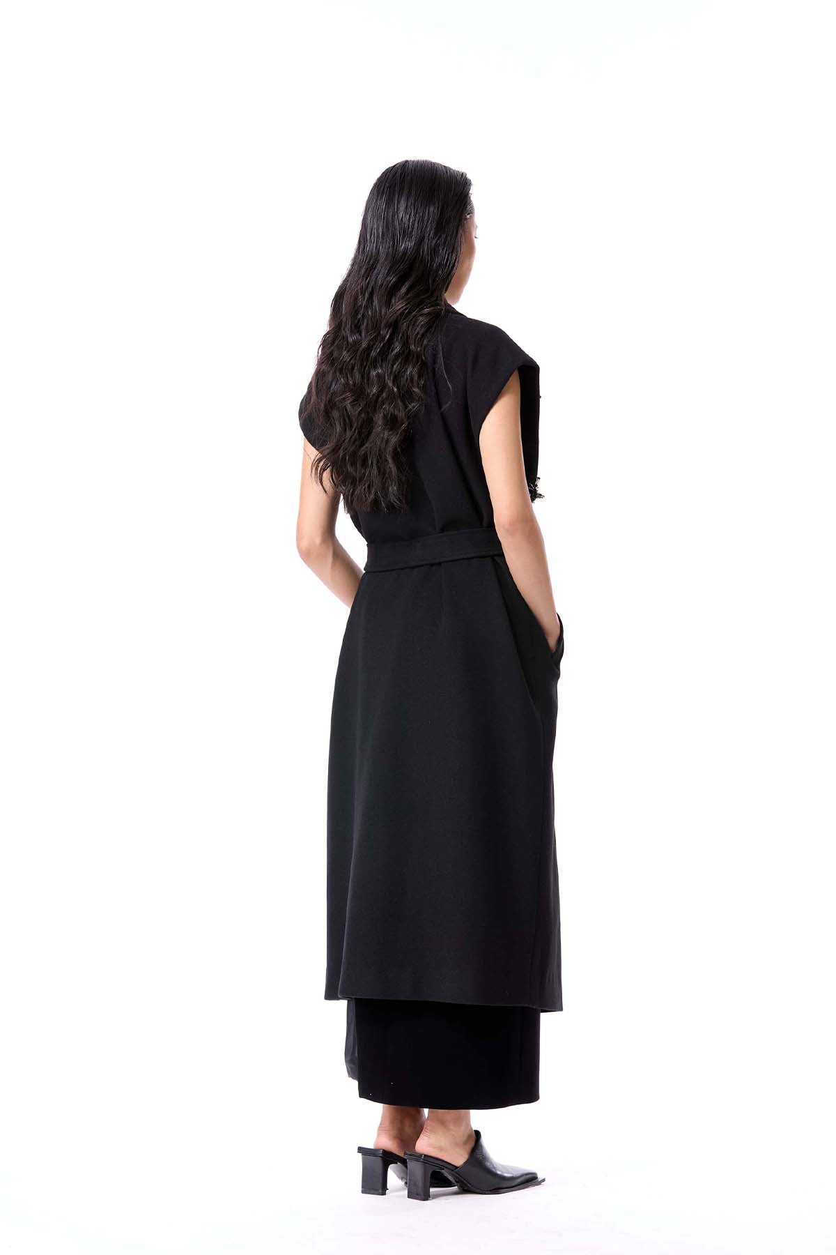 Kanika Goyal Label Black Frost Bud Sleeveless Coat indian designer wear online shopping melange singapore 