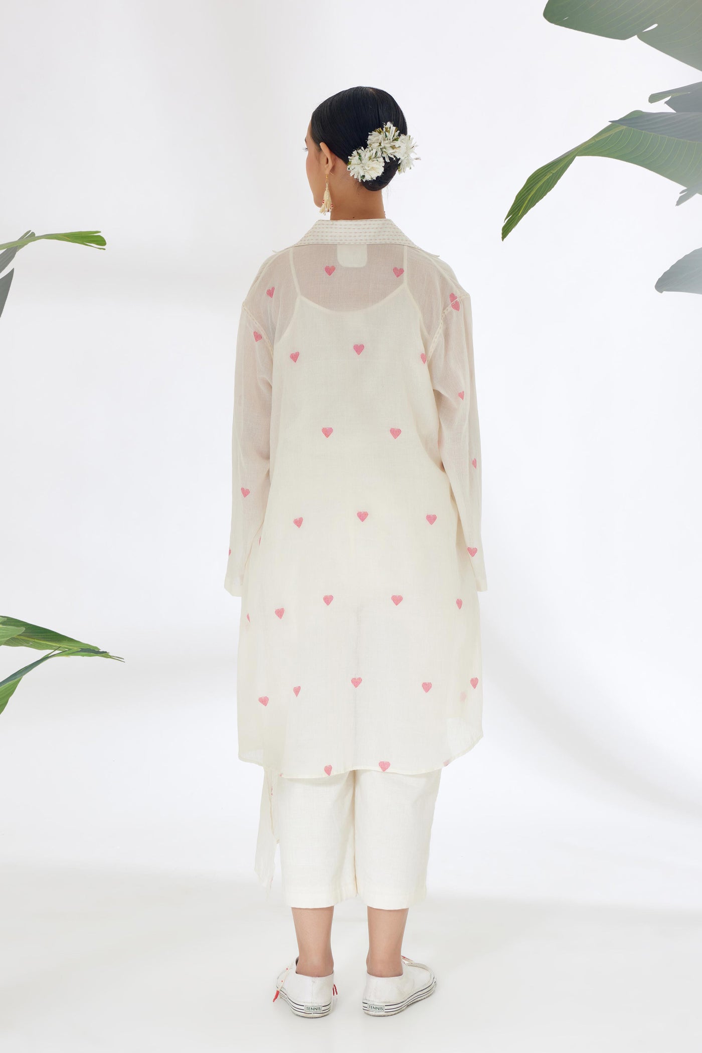 Nikasha Cream Hand Woven Heart Jamdani Wrap Overgarment Indian designer wear online shopping melange singapore