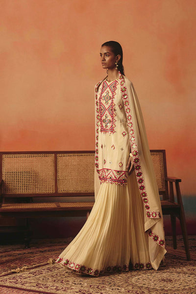 Pooja Rajgarhia Gupta Jharokha Lehnga Set indian designer wear online shopping melange singapore 
