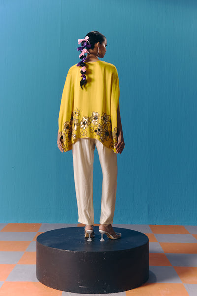 Pooja Rajgarhia Gupta The Dawn Cape Set indian designer wear online shopping melange singapore