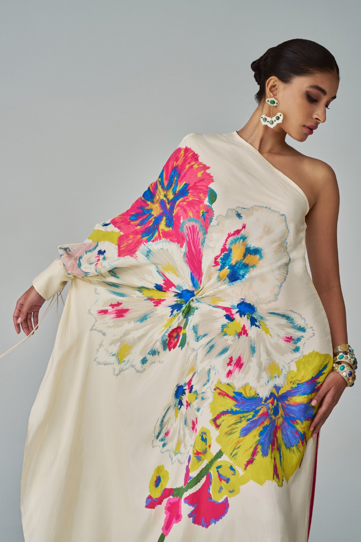 Saaksha & Kinni Alana Kaftan indian designer wear online shopping melange singapore