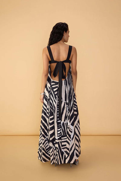 Saaksha & Kinni Vivi Dress indian designer wear online shopping melange singapore 
