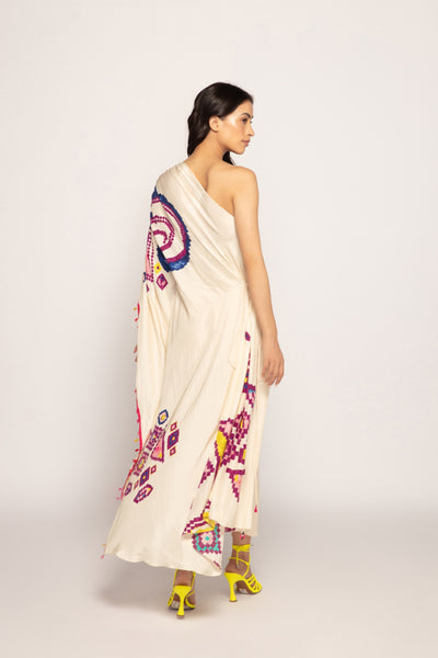 Saaksha & Kinni Asymmetric Kaftan With Side Slit And Hand Embroidered indian designer wear online shopping melange singapore