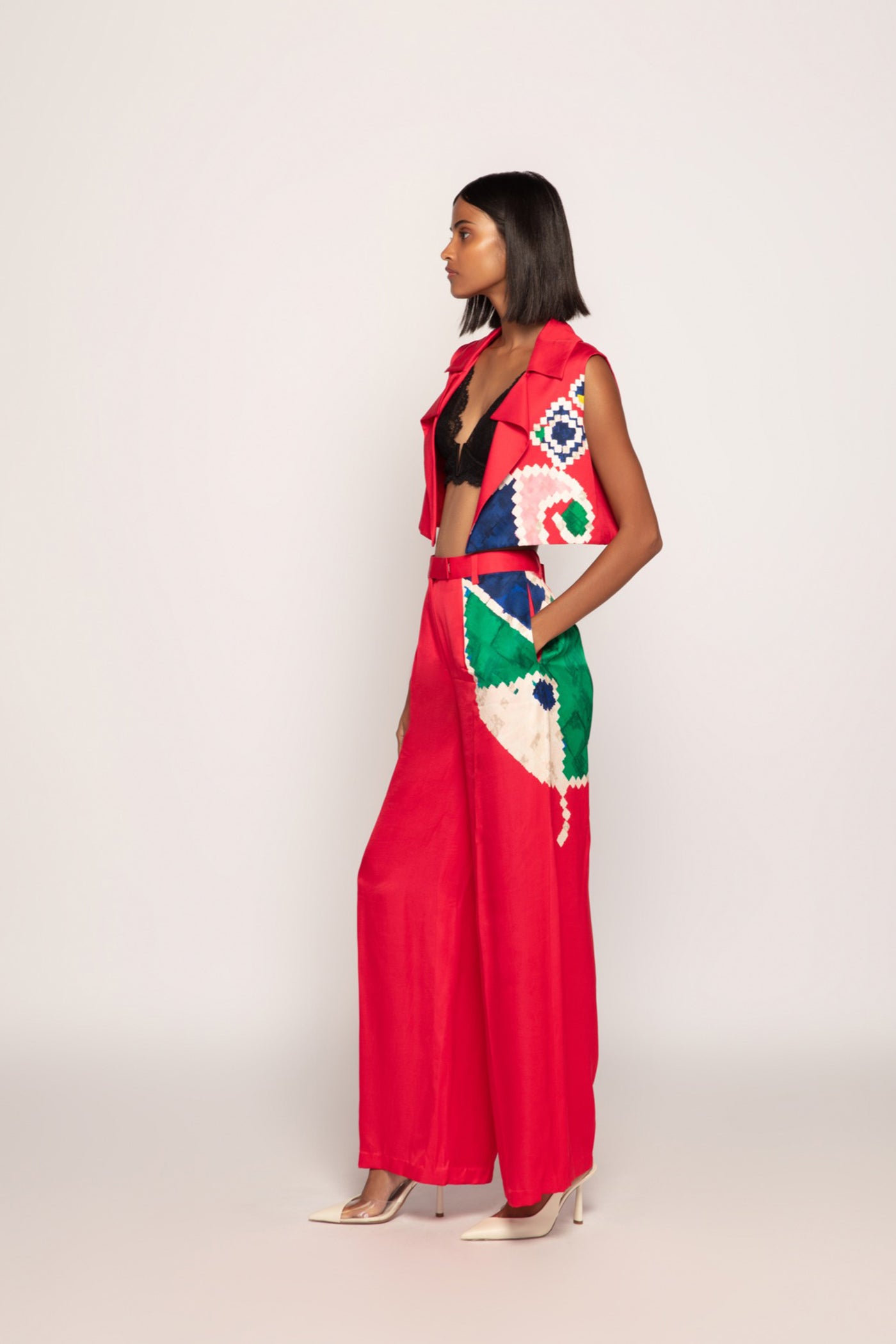 Saaksha & Kinni Paisley Placement Print Sleeveless Cropped Jacket indian designer wear online shopping melange singapore