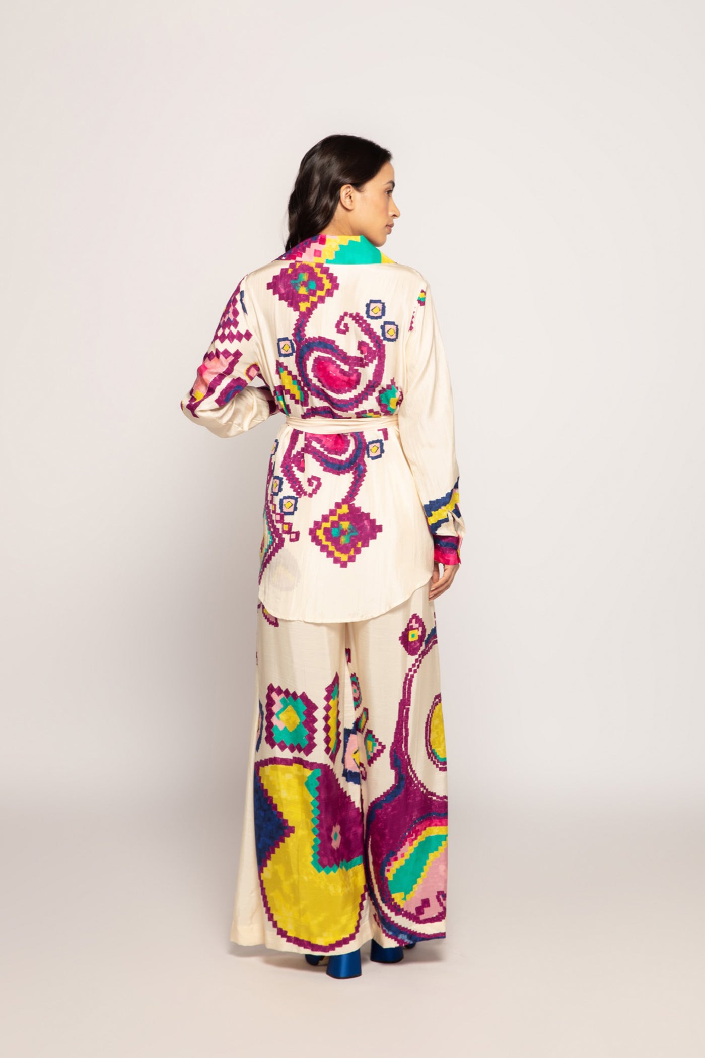 Saaksha & Kinni Paisley Print Shirt Style Collared Jacket With Detachable Belt indian designer wear online shopping melange singapore