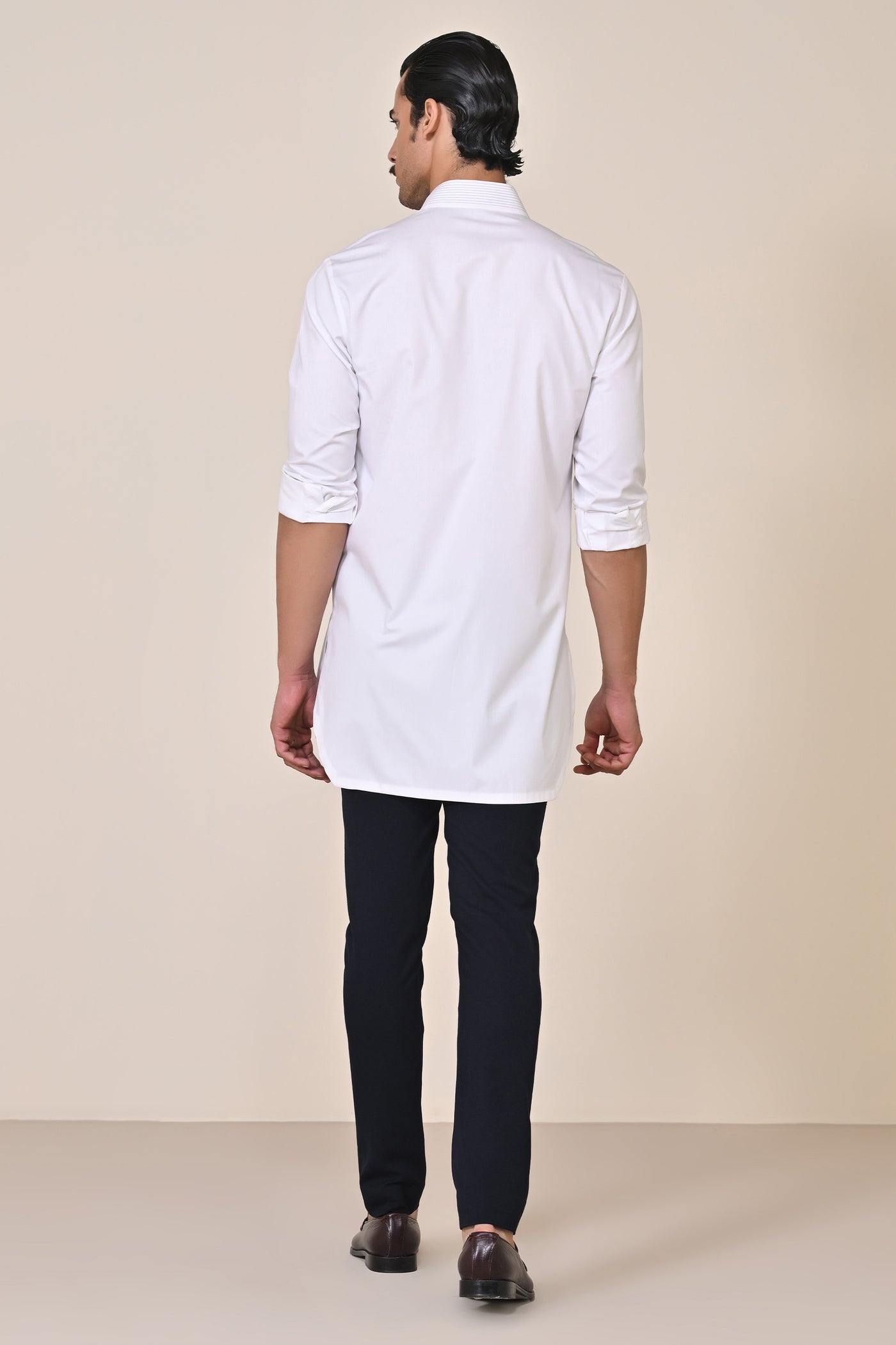 Shantanu & Nikhil Menswear Classic Off White Kurta With Embroidered Crest indian designer wear online shopping melange singapore