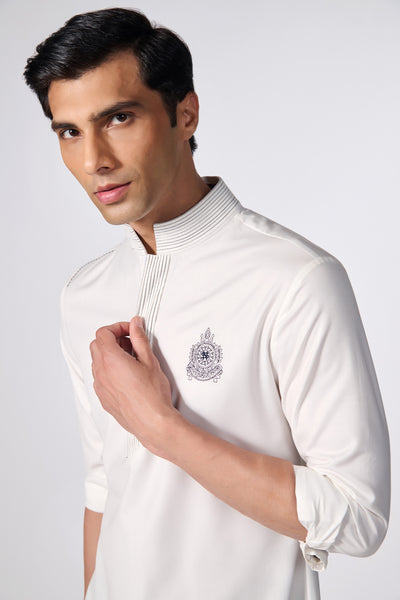 Shantanu & Nikhil Menswear Classic Off White Kurta With Embroidered Crest indian designer wear online shopping melange singapore