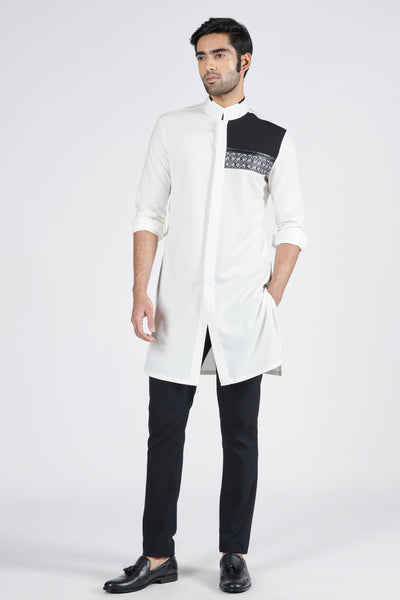 Shantanu & Nikhil Menswear Off White Kurta With Engraved Panel indian designer wear online shopping melange singapore