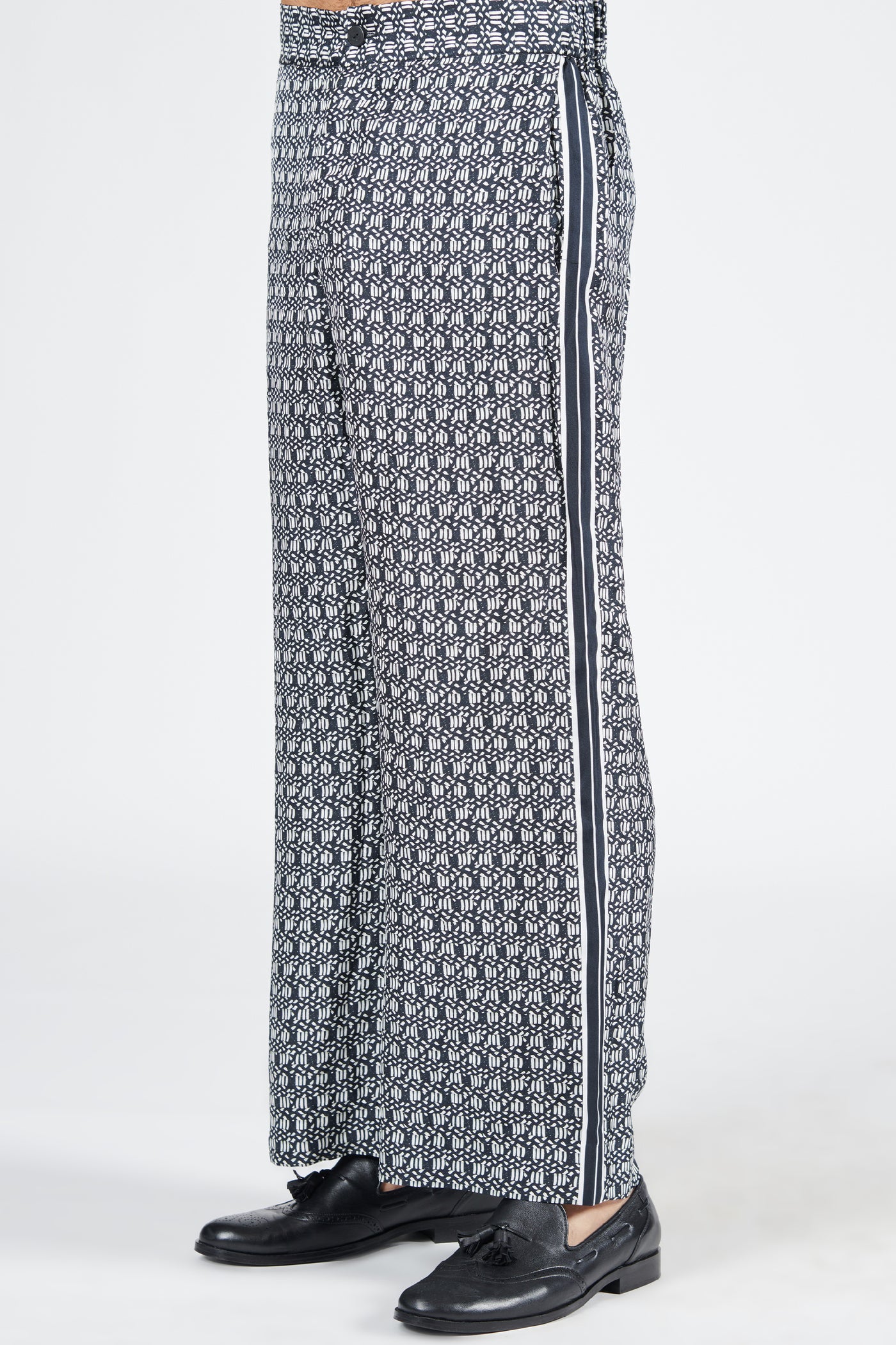 Shantanu & Nikhil Printed Twill Silk Trouser indian designer wear online shopping melange singapore