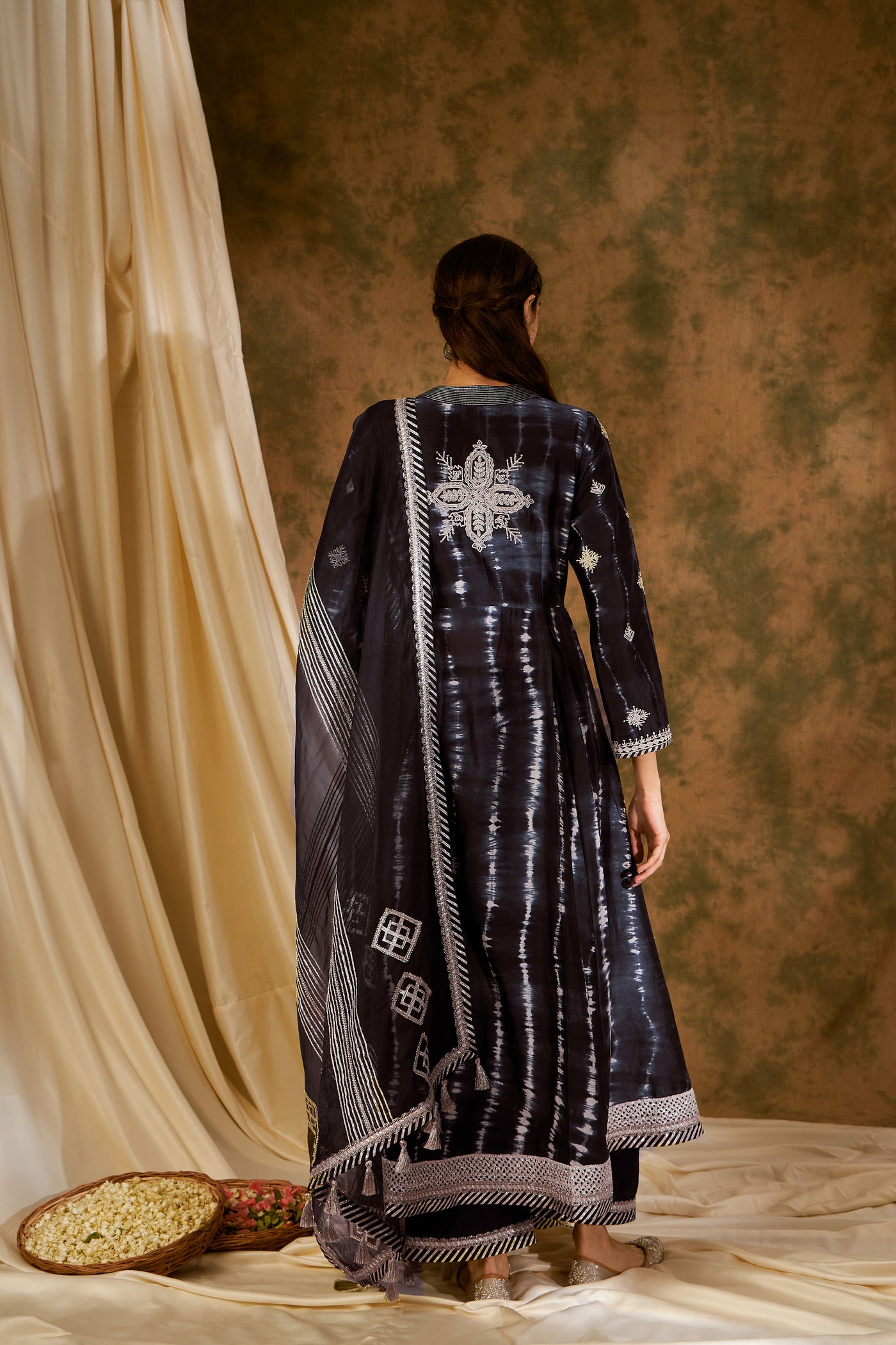 Simar Dugal Nakshi Clamp Anu Cut Kaleedar Kurta With Pants Navy Blue indian designer wear online shopping melange singapore