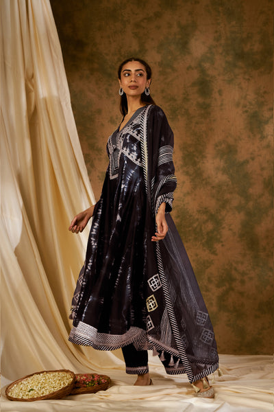 Simar Dugal Nakshi Clamp Anu Cut Kaleedar Kurta With Pants Navy Blue indian designer wear online shopping melange singapore