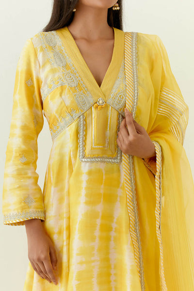 Simar Dugal Nakshi Clamp Anu Cut Kaleedar Kurta With Pants Yellow indian designer wear online shopping melange singapore