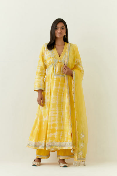 Simar Dugal Nakshi Clamp Anu Cut Kaleedar Kurta With Pants Yellow indian designer wear online shopping melange singapore