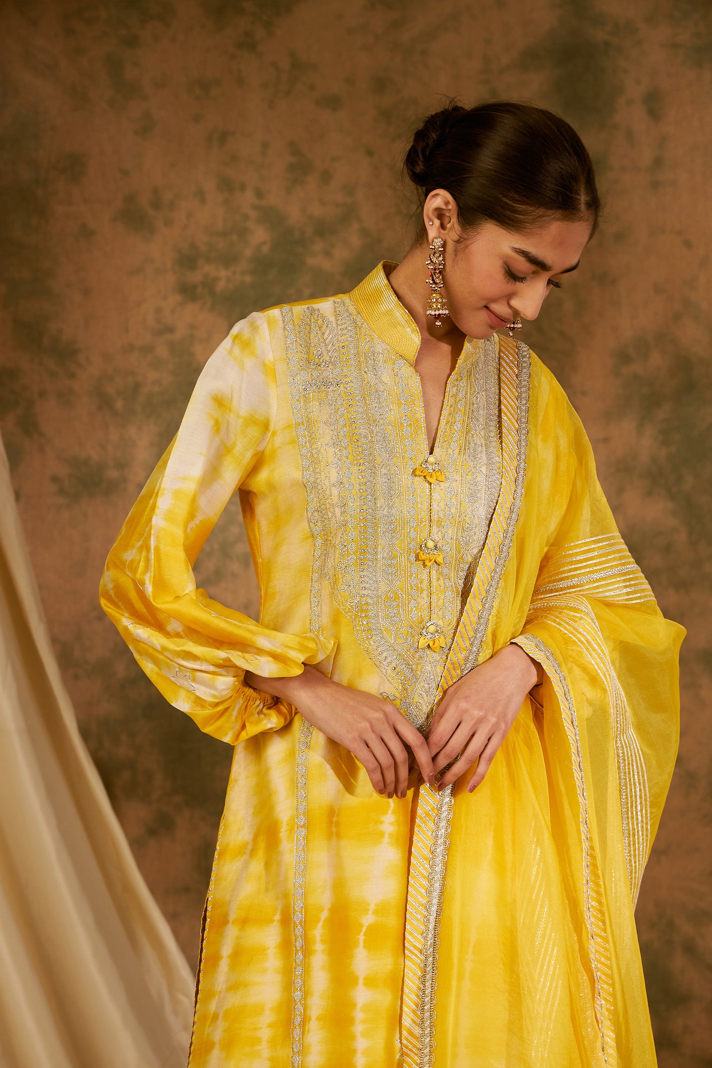 Simar Dugal Nakshi Clamp Balloon Sleeved Long Kurta With Pants indian designer wear online shopping melange singapore
