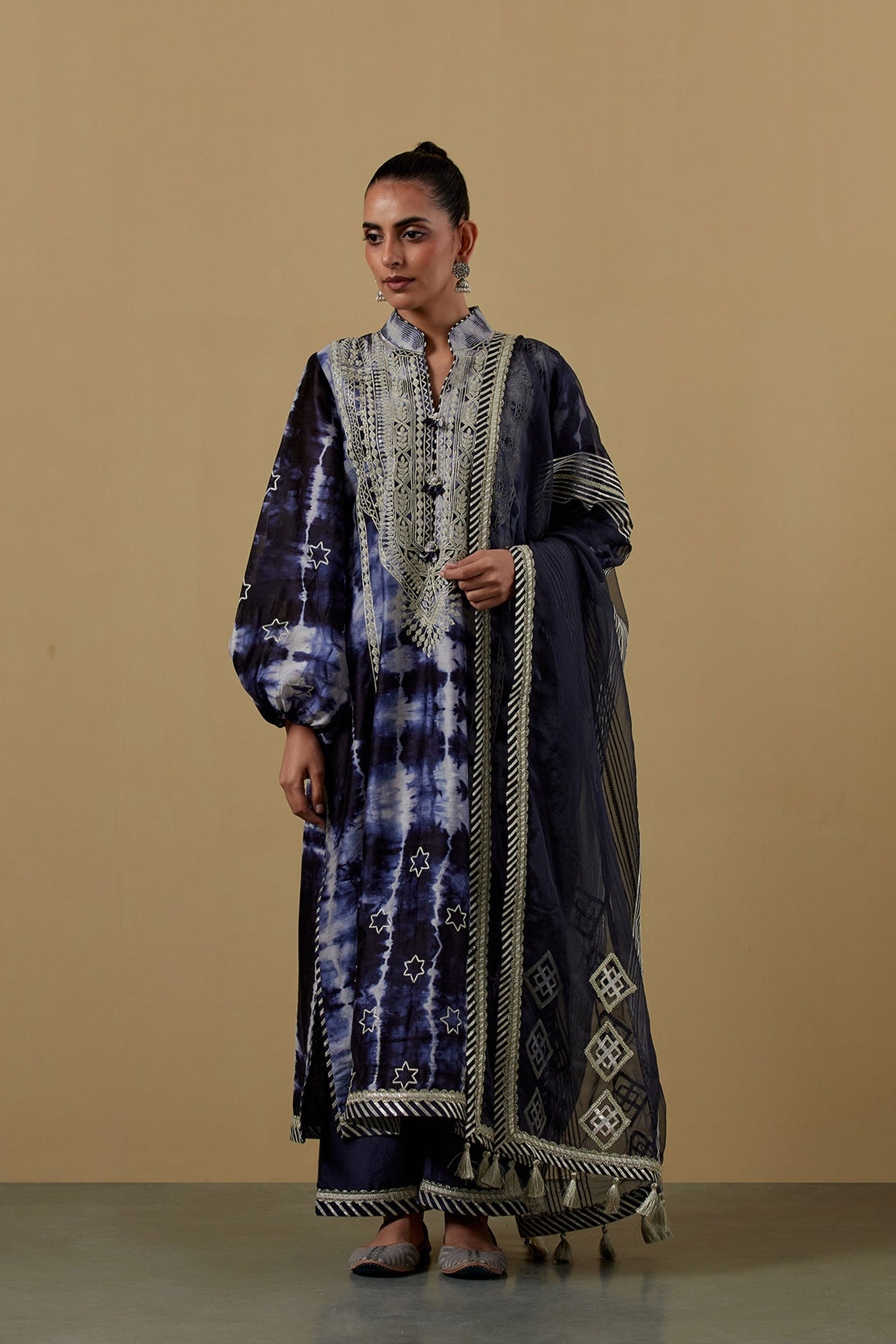 Nakshi Clamp Balloon Sleeved Long Kurta With Pants Navy Blue