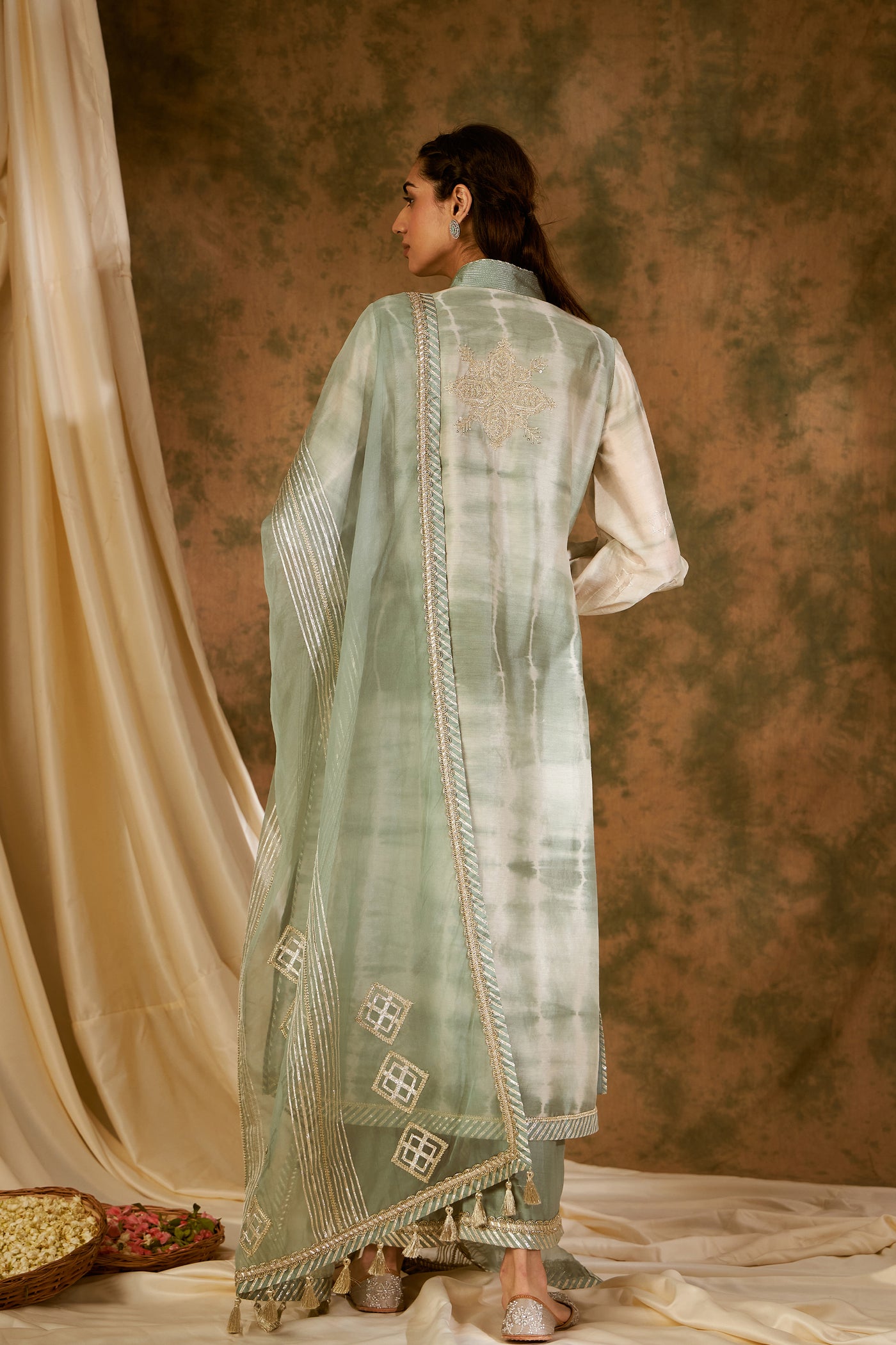 Simar Dugal Nakshi Clamp Balloon Sleeved Long Kurta With Pants Sea Green indian designer wear online shopping melange singapore
