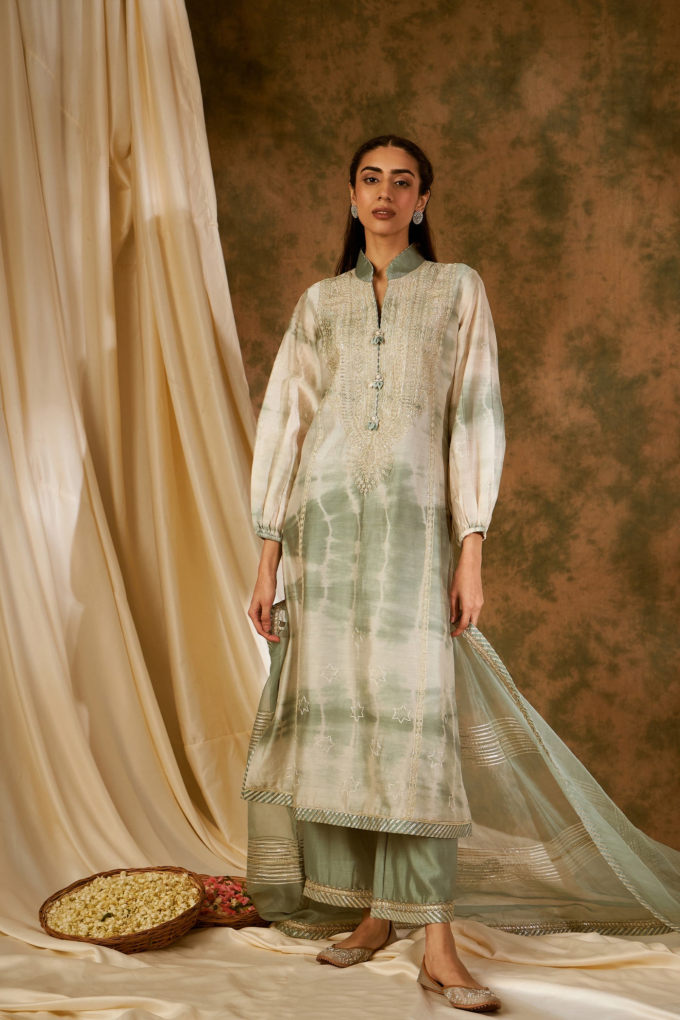Simar Dugal Nakshi Clamp Balloon Sleeved Long Kurta With Pants Sea Green indian designer wear online shopping melange singapore