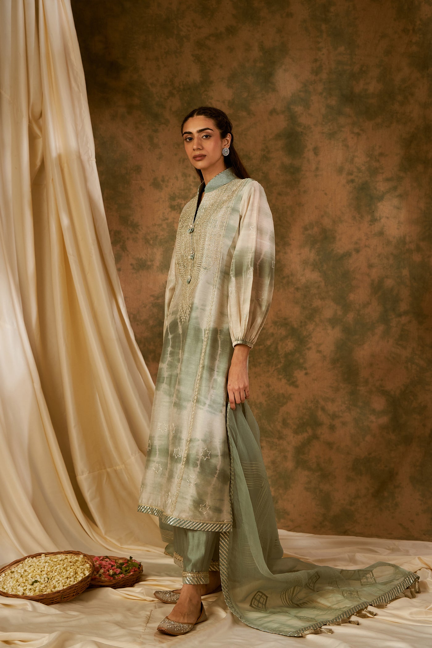 Simar Dugal Nakshi Clamp Balloon Sleeved Long Kurta With Pants Sea Green indian designer wear online shopping melange singapore