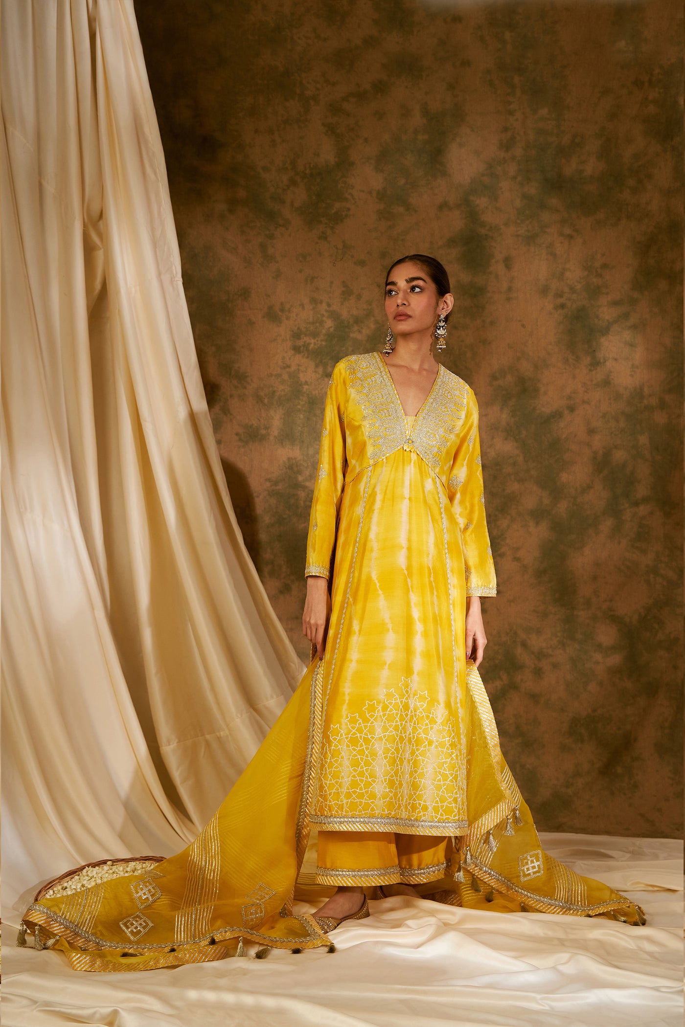 Simar Dugal Nakshi Clamp V-neck Long Hight-slit Kurta With Pants indian designer wear online shopping melange singapore