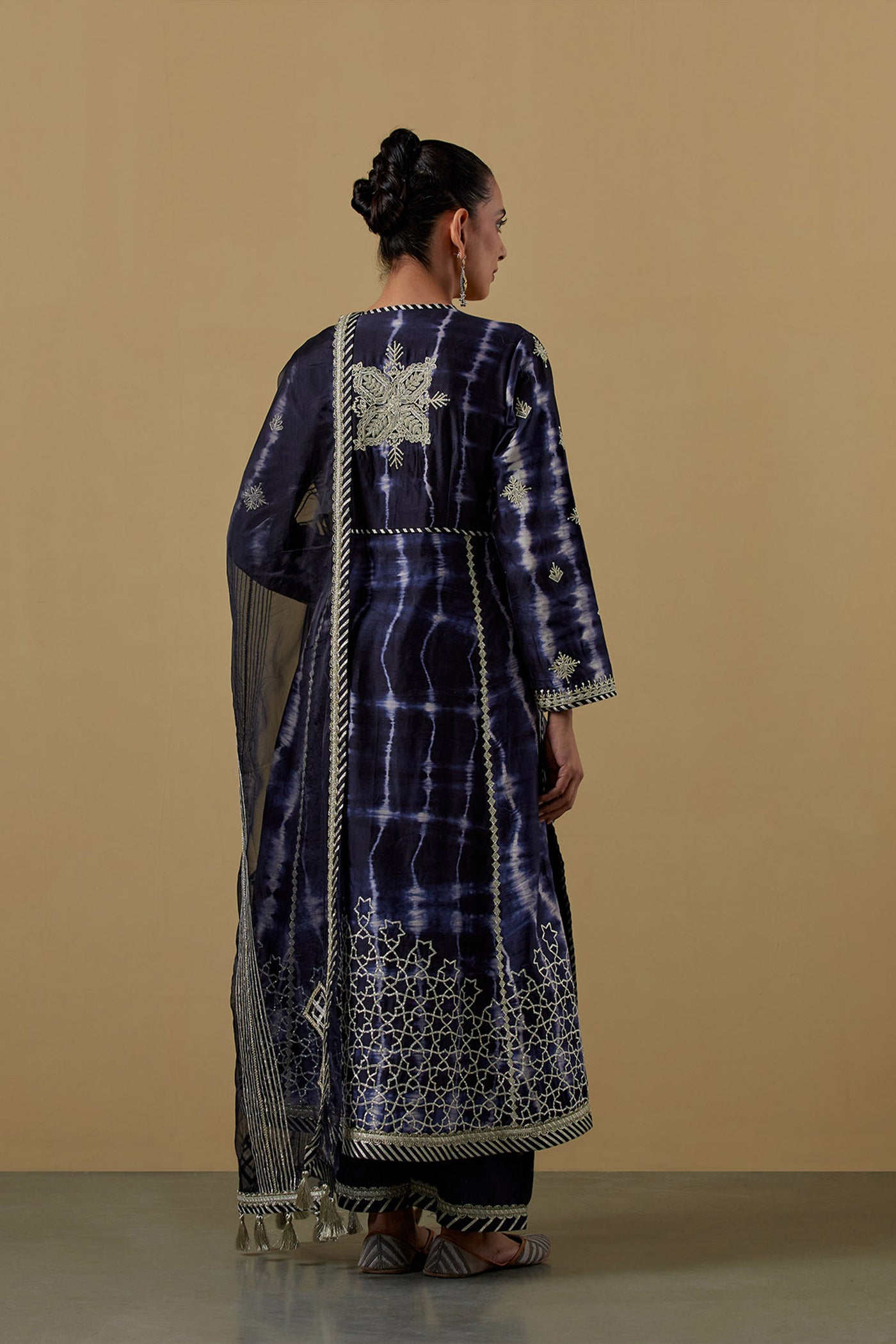 Simar Dugal Nakshi Clamp V-neck Long Hight-slit Kurta With Pants Navy Blue indian designer wear online shopping melange singapore
