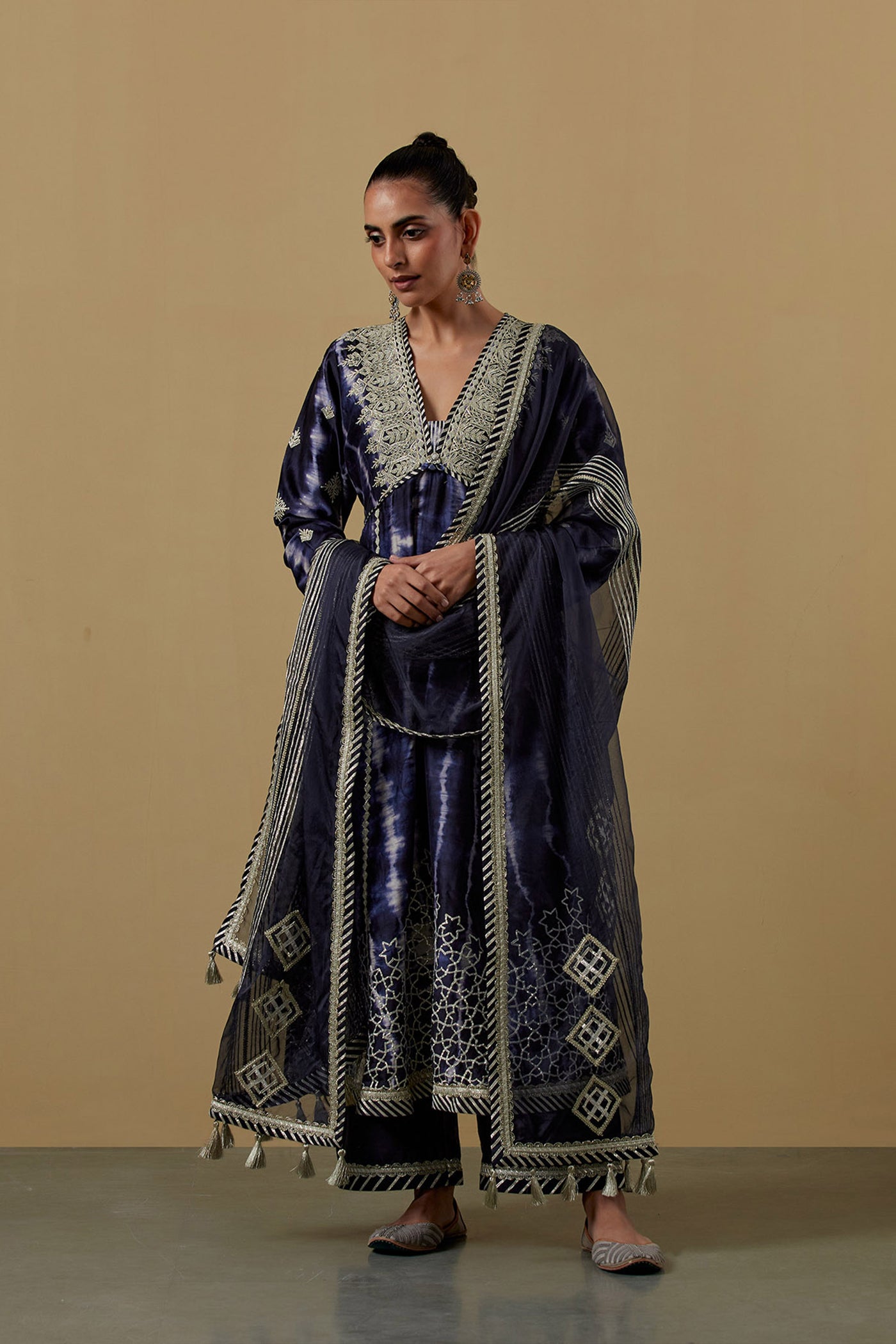 Simar Dugal Nakshi Clamp V-neck Long Hight-slit Kurta With Pants Navy Blue indian designer wear online shopping melange singapore