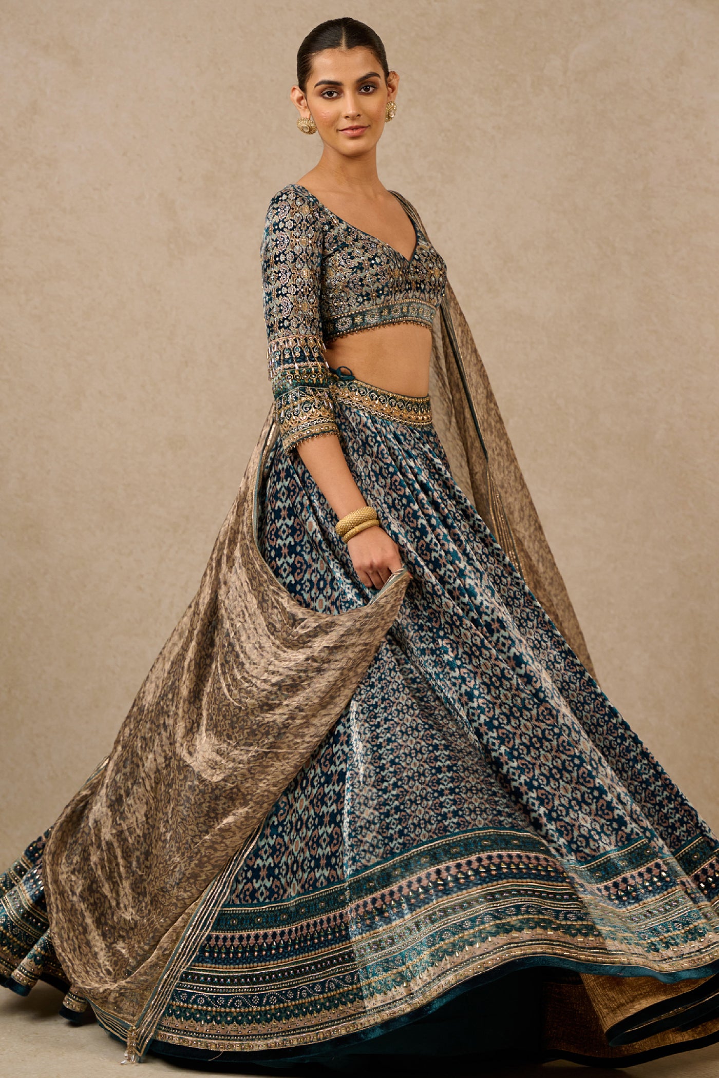 Tarun Tahiliani Blouse Dupatta Lehenga indian designer wear online shopping melange singapore