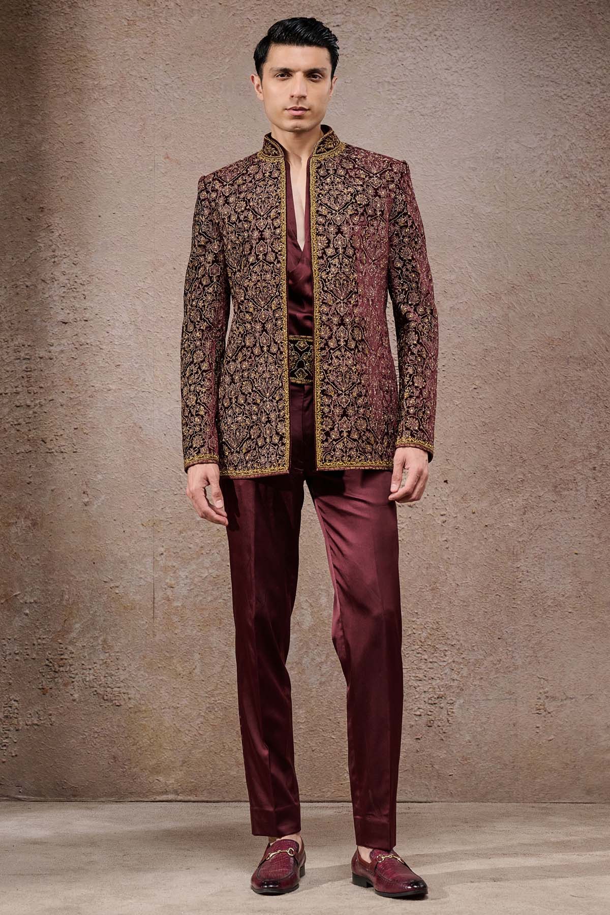 Tarun Tahiliani Menswear Antique Zardozi Velvet Bandhgala Set indian designer wear online shopping melange singapore 

