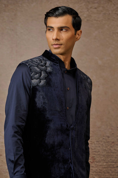 Tarun Tahiliani Menswear Embroidered Waistcoat Set Navy indian designer wear online shopping melange singapore