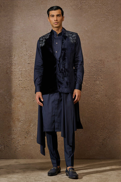 Tarun Tahiliani Menswear Embroidered Waistcoat Set Navy indian designer wear online shopping melange singapore