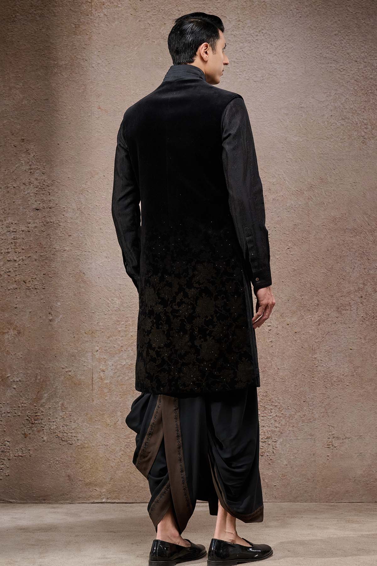 Tarun Tahiliani Menswear Floral Etched Sleeveless Sherwani Set indian designer wear online shopping melange singapore 