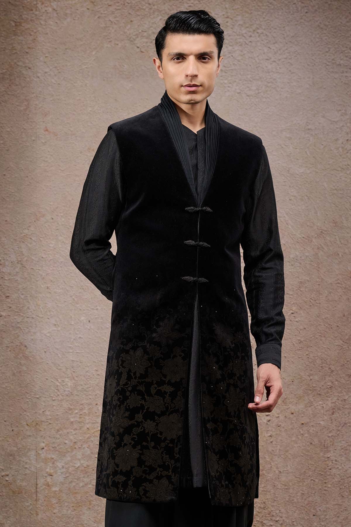 Tarun Tahiliani Menswear Floral Etched Sleeveless Sherwani Set indian designer wear online shopping melange singapore 