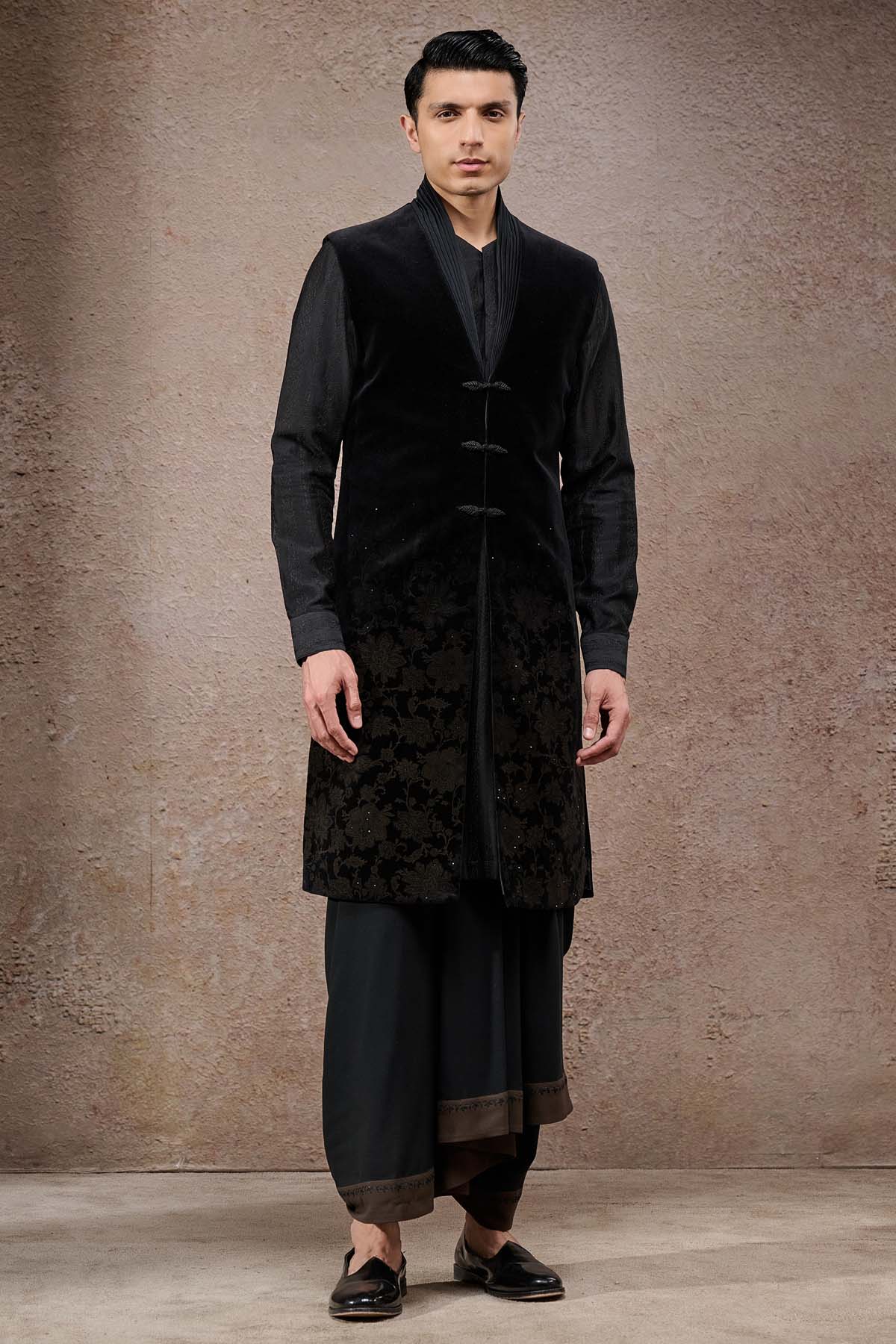 Tarun Tahiliani Menswear Floral Etched Sleeveless Sherwani Set indian designer wear online shopping melange singapore 