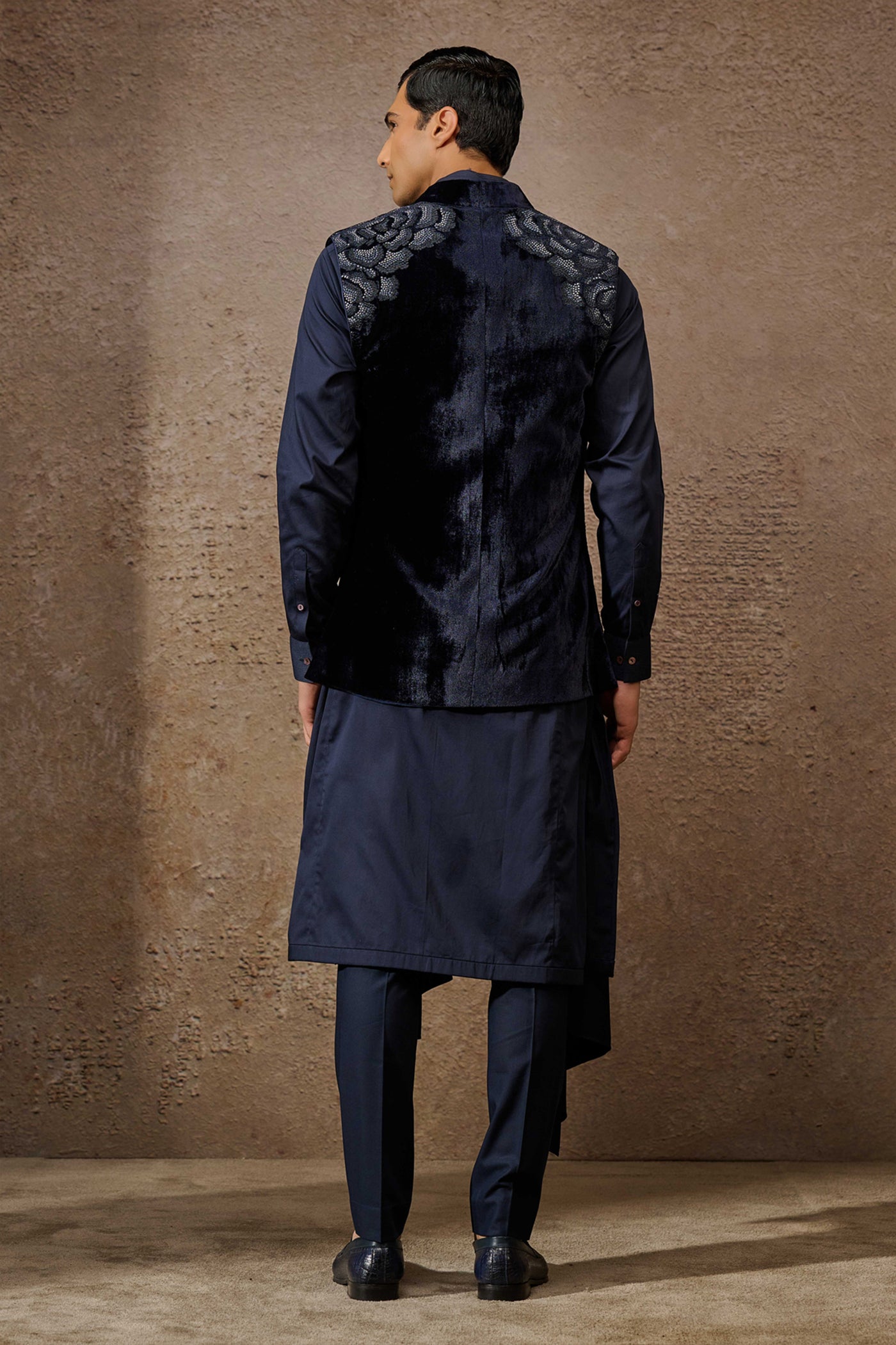 Tarun Tahiliani Menswear Indowestern Waistcoat Set Navy indian designer wear online shopping melange singapore
