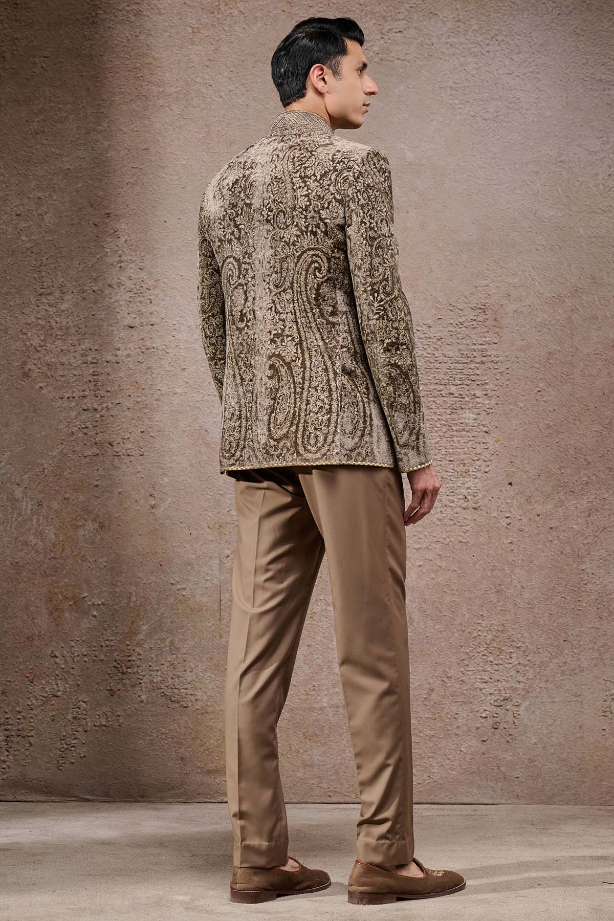 Tarun Tahiliani Menswear Paisley Embroidered Velvet Bandhgala Set indian designer wear online shopping melange singapore 