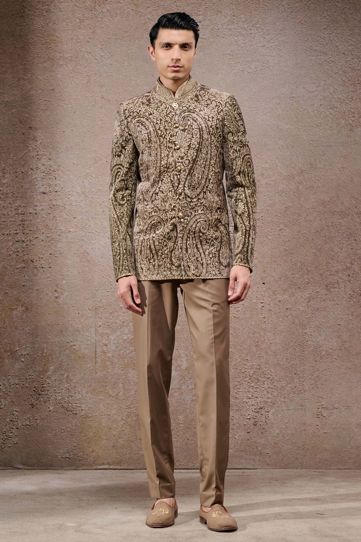 Tarun Tahiliani Menswear Paisley Embroidered Velvet Bandhgala Set indian designer wear online shopping melange singapore 