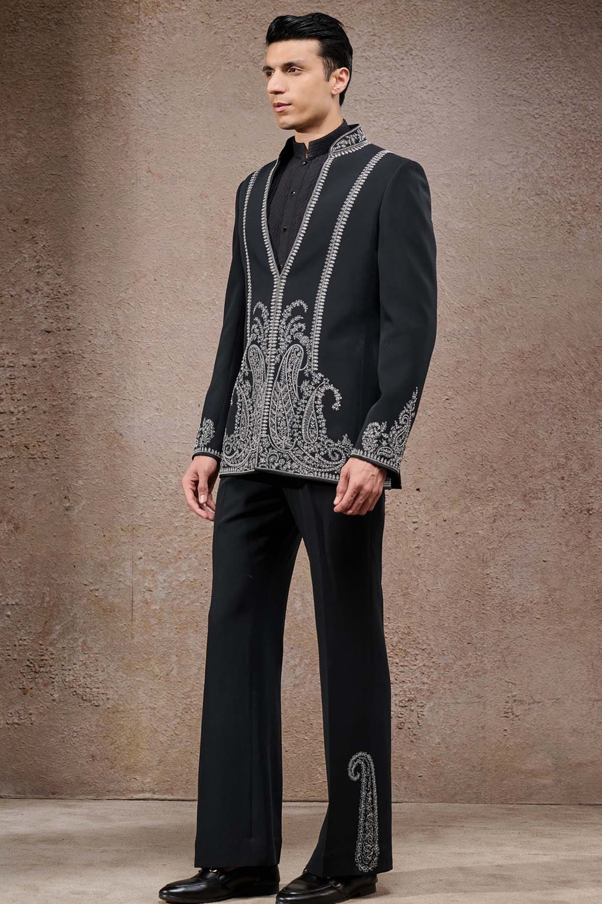 Tarun Tahiliani Menswear Pearl Embroidered Paisley Bandhgala Set indian designer wear online shopping melange singapore 